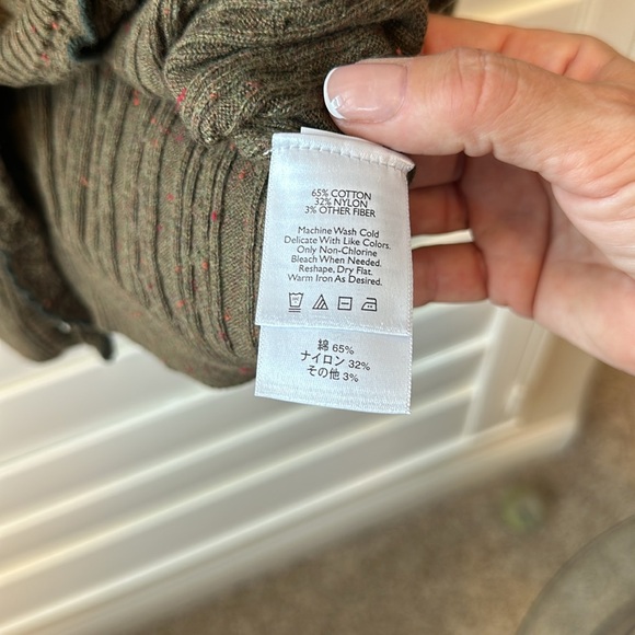 Eddie Bauer Lace V-neck cardigan - Picture 5 of 5